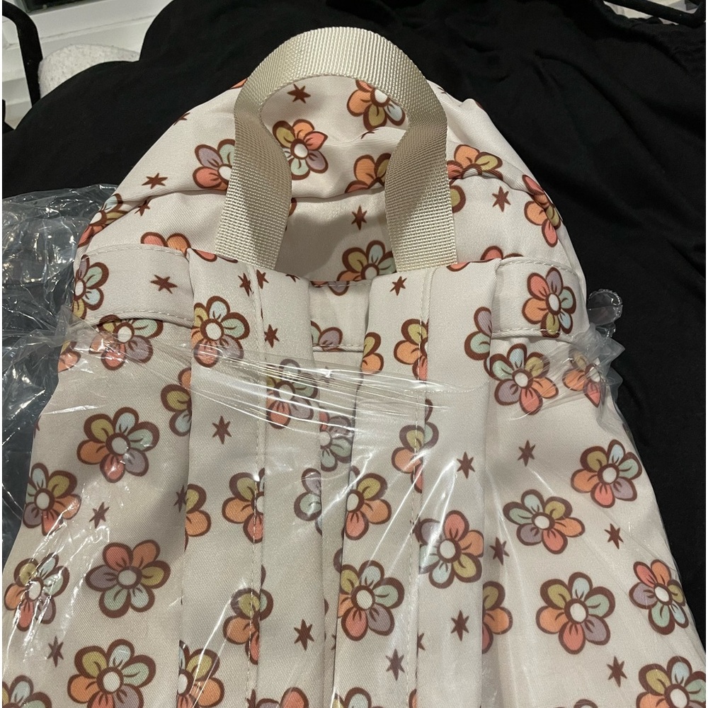 The Magic Box medium floral backpack - Picture 3 of 4